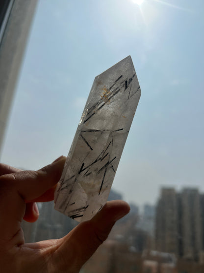 Black rutile in quartz tower