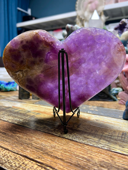 Amethyst with Mexican lace agate heart