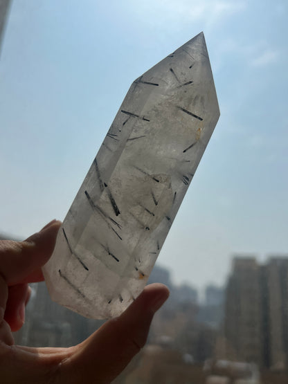 Black rutile in quartz tower