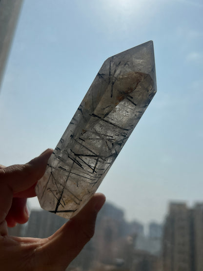 Black rutile in quartz tower