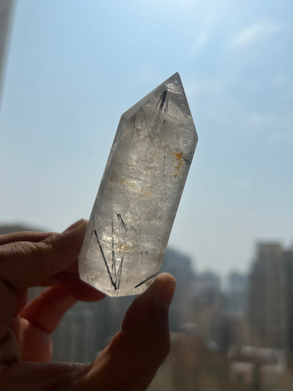 Black rutile in quartz tower